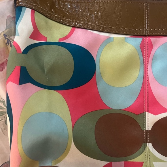 VINTAGE | Coach Scarf Print Monogram Fabric and Patent Leather Hobo Bag!! - Picture 6 of 13